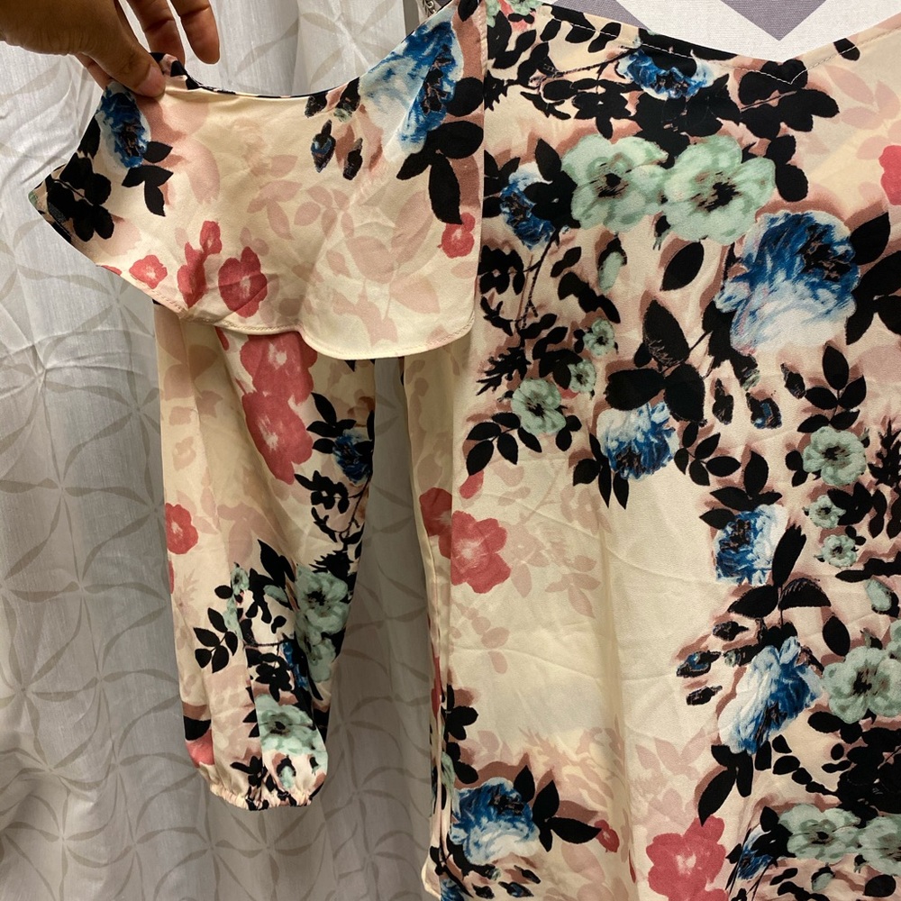 BOLD elements Pink Floral ColdShoulderTop Ruffle - Picture 4 of 6